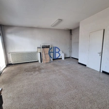 IMMEUBLE A USAGE MIXTE  - CENTRE-VILLE DE LA TOUR-DU-PIN  - BELLE OPPORTUNITE