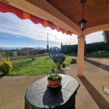 ROCHETOIRIN NOUVEAUTE ! Maison T4 de plain-pied avec jardin arboré et vue montagnes