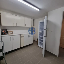 Maison T6 ROCHETOIRIN avec SPA, véranda lumineuse et cuisine d'été - 120m2 sur 1255m2 de terrain clos