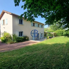 À VENDRE - ROCHETOIRIN - Élégante maison familiale de 159 m² sur parcelle de 1 200 m² paysagée