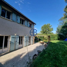 À VENDRE - ROCHETOIRIN - Élégante maison familiale de 159 m² sur parcelle de 1 200 m² paysagée