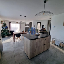 EXCLUSIVITÉ - Plain-pied moderne de 2020   96 m²   Terrain 2 618 m²   Fond d'impasse  Saint-Jean-de-Soudain (38110)