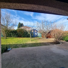 ROCHETOIRIN NOUVEAUTE ! Maison T4 de plain-pied avec jardin arboré et vue montagnes