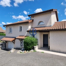 Maison T6 ROCHETOIRIN avec SPA, véranda lumineuse et cuisine d'été - 120m2 sur 1255m2 de terrain clos