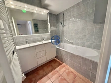 Apparement T4 + terrasse + 2 garages + cave + local vélos