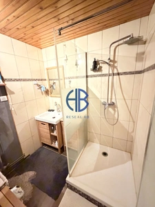 Maison de caractère d'environ 180 m² habitables, en pisé