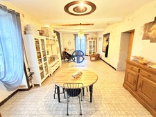 Maison de caractère d'environ 180 m² habitables, en pisé