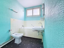 A 6 points du DPE D, T3 à rénover, belle surface, vue magnif...