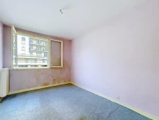 A 6 points du DPE D, T3 à rénover, belle surface, vue magnif...