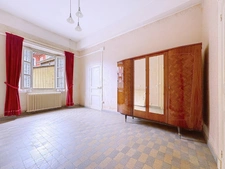 Maison en pierre avec garages, en plein cœur de Saint-Lauren...