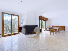 Vue montagnes, au calme, potentiel, grand terrain, sous-sol...