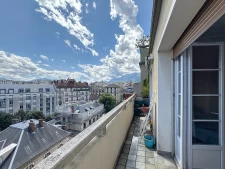 Rue de Turenne, grand T3 avec balcon, ascenseur, vue dégagée...