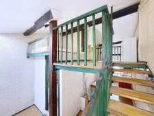 Centre-ville de Voiron, studio sous les toits avec mezzanine...