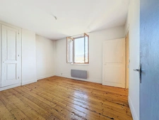 Rare, hauteur de Voiron, maison avec grange attenante, au ca...