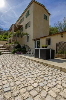 Tourette Levens - bergerie 150m2 avec sa dépendance et jardin 1500m2