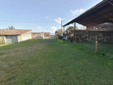 ANCIEN CORPS DE FERME EN PIERRE A RENOVER