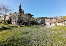 ANCIENNE MAISON DE MAITRE AVEC APPARTEMENTS ET DEPENDANCES E