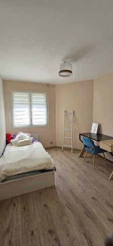PAVILLON PLAIN-PIED 159 M2 sur grande parcelle arborée