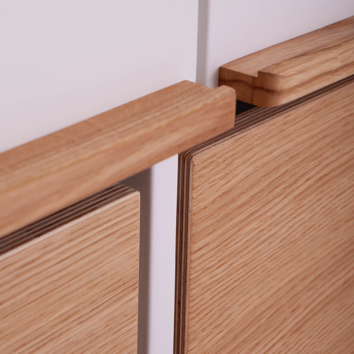 Armoire 2 portes 2 tiroirs KASVA blanc-chêne huilé