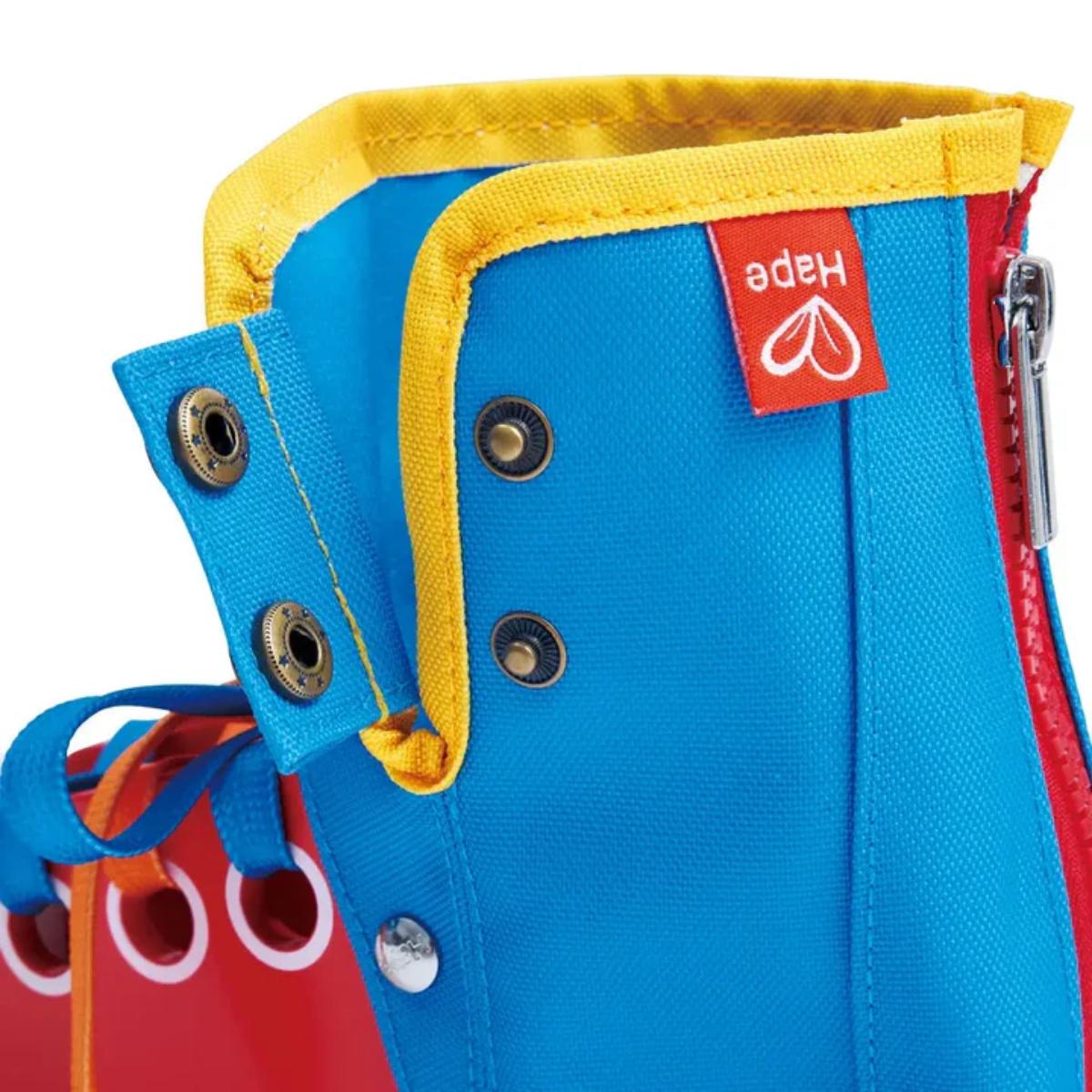 Attacher les chaussures Hape