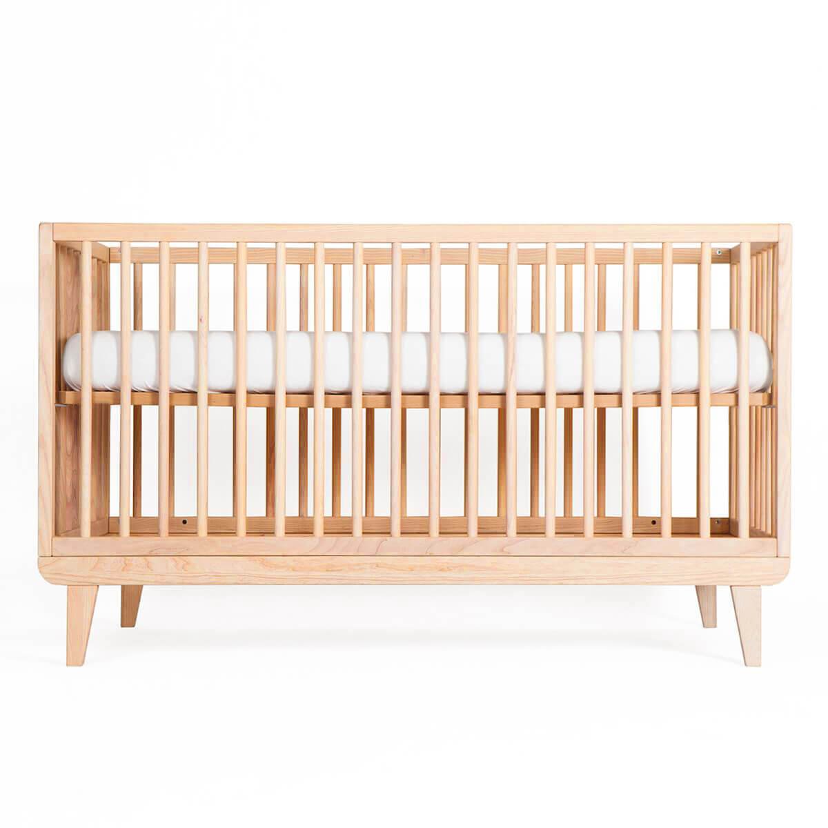 Babybett KERA in Buche mit Aufsatz Round-Sockelfuß Retro