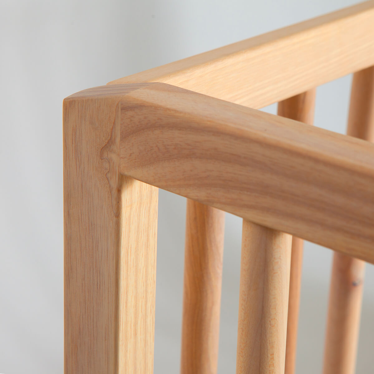 Babybett KERA in Buche mit Aufsatz Straight-Sockelfuß Curve