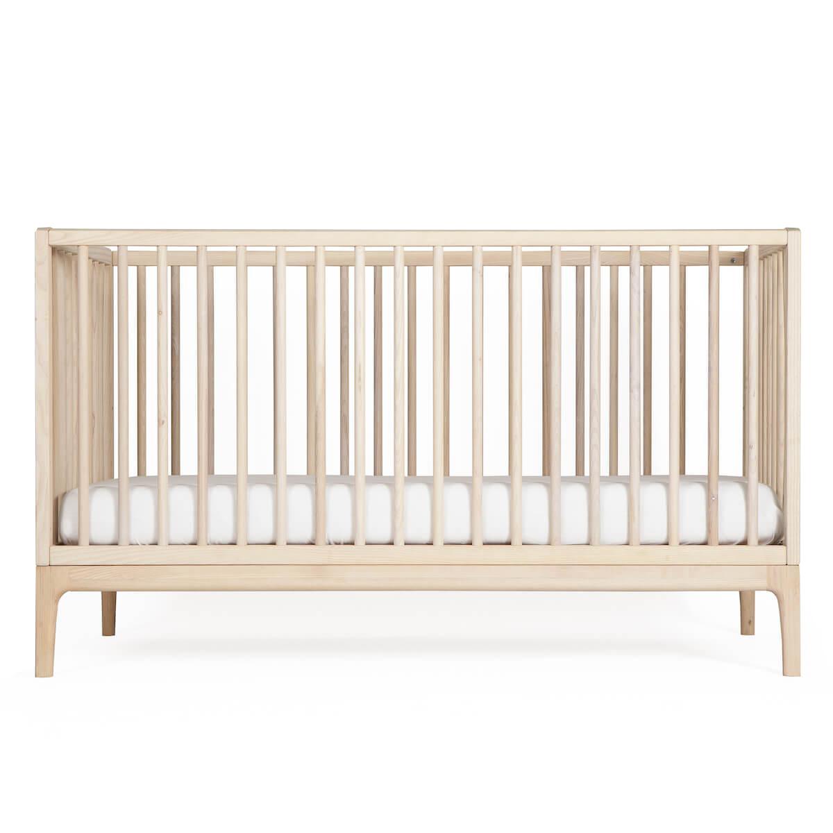 Babybett KERA in Esche mit Aufsatz Straight-Sockelfuß Curve