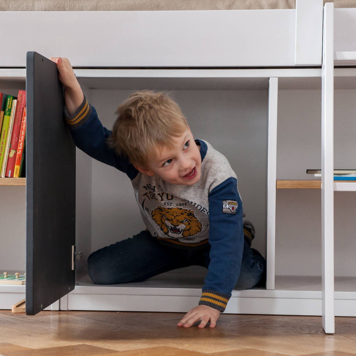 Combination mid-sleeper bed - blackboard doors - shelves with oiled oak panels KASVA