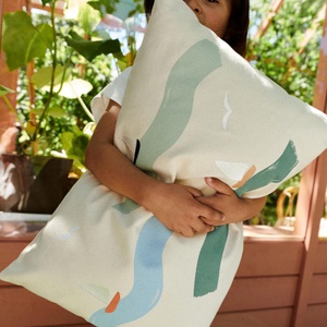 Coussin brodé 40x60cm CINNA Dear April Big Waves