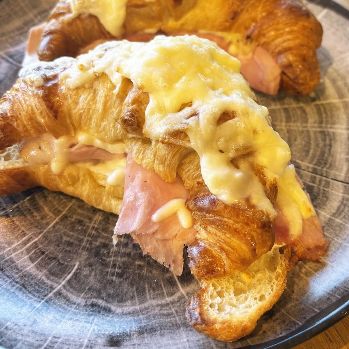 Croissant jambon-fromage