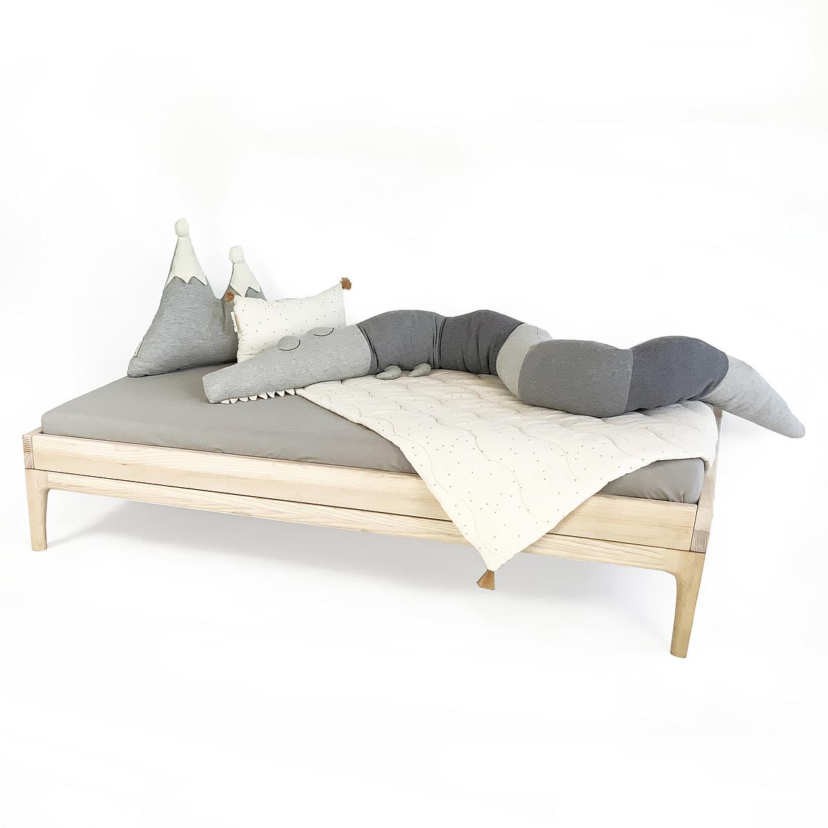 Juniorbett KERA in Esche mit Sockelfuß Curve