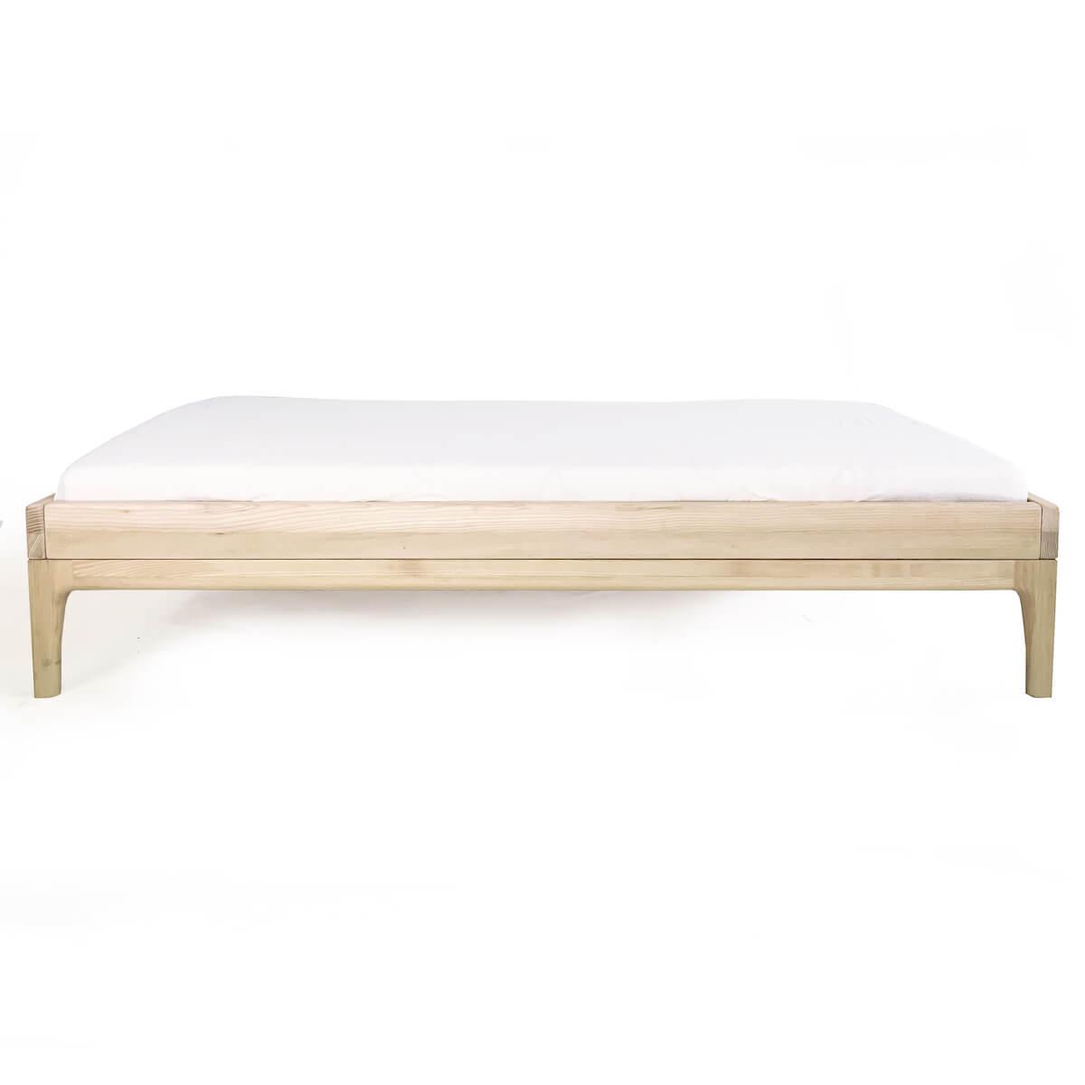 Juniorbett KERA in Esche mit Sockelfuß Curve