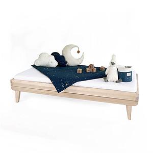 Juniorbett KERA in Esche mit Sockelfuß Retro