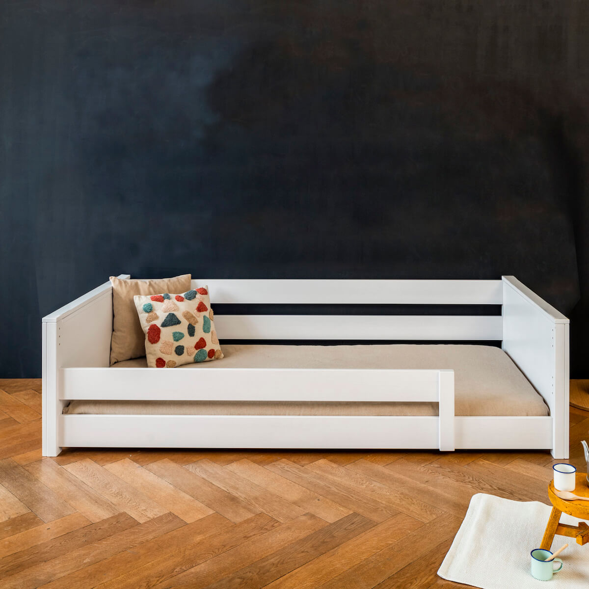 Liege bodentief-Fallschutz niedrig 90x200cm KASVA massiv weiß-lackiert
