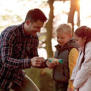 Linterna carga manual OUTDOOR Hape