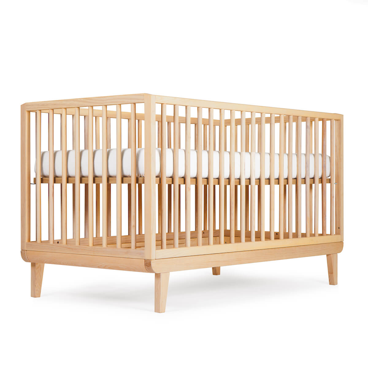 Lit bébé KERA en hêtre avec top Straight-pieds Retro