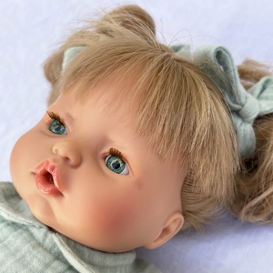 Muñeca coletas Julia 36cm BOBBLE verde