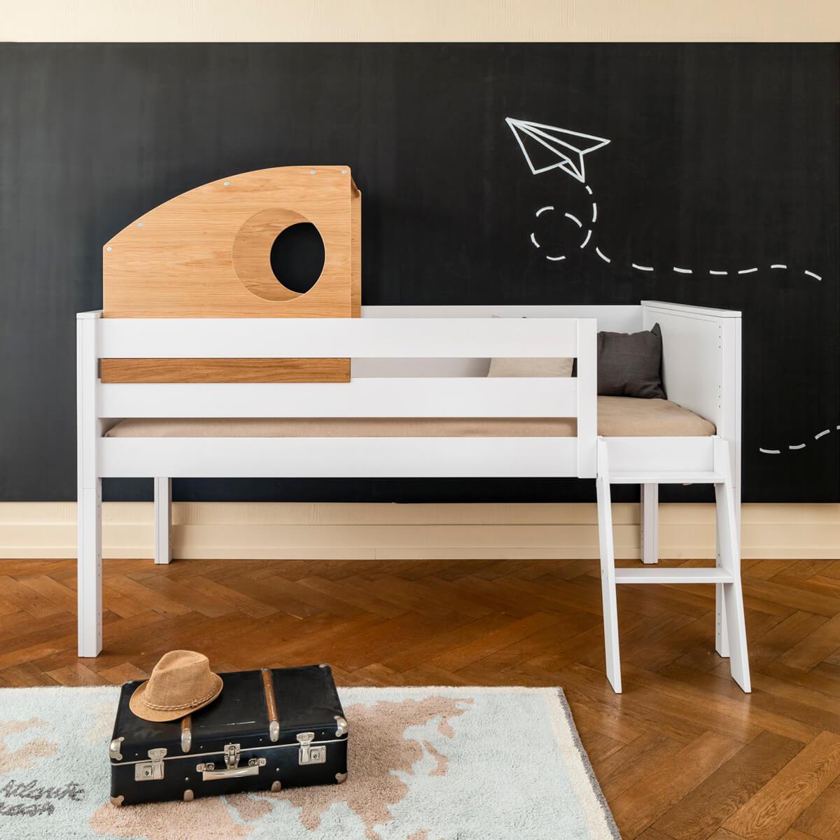 Niedrige Spielbett-Kajuete halbhoch KASVA Buche massiv weiß-lackiert Eiche furniert-geölt