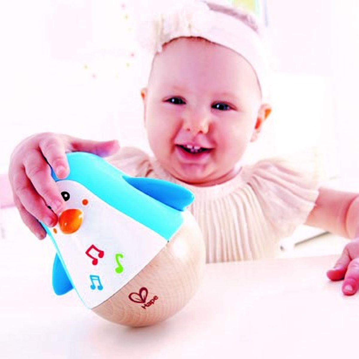 Pingüino musical PENGUIN MUSICAL WOBBLER Hape