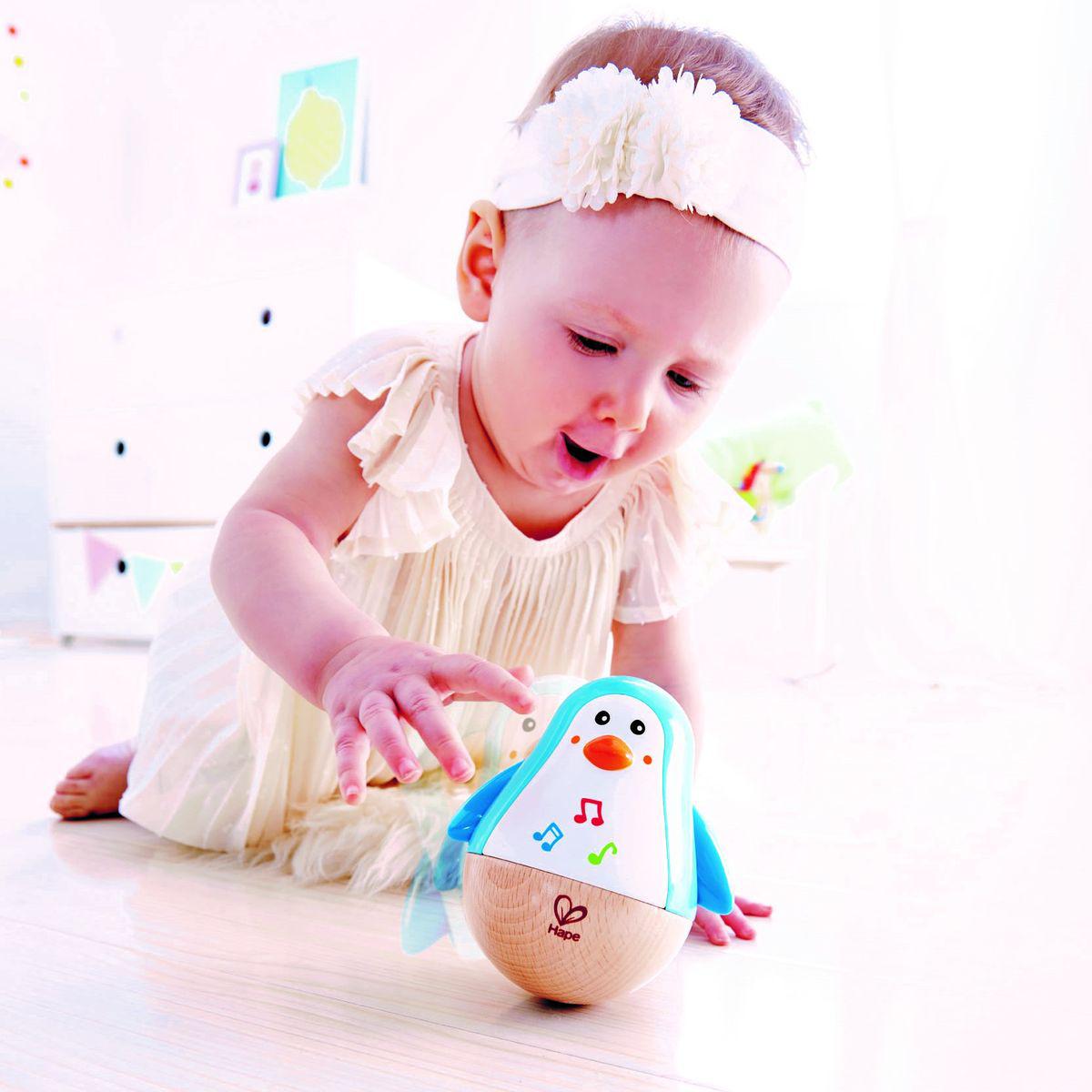 Pingüino musical PENGUIN MUSICAL WOBBLER Hape