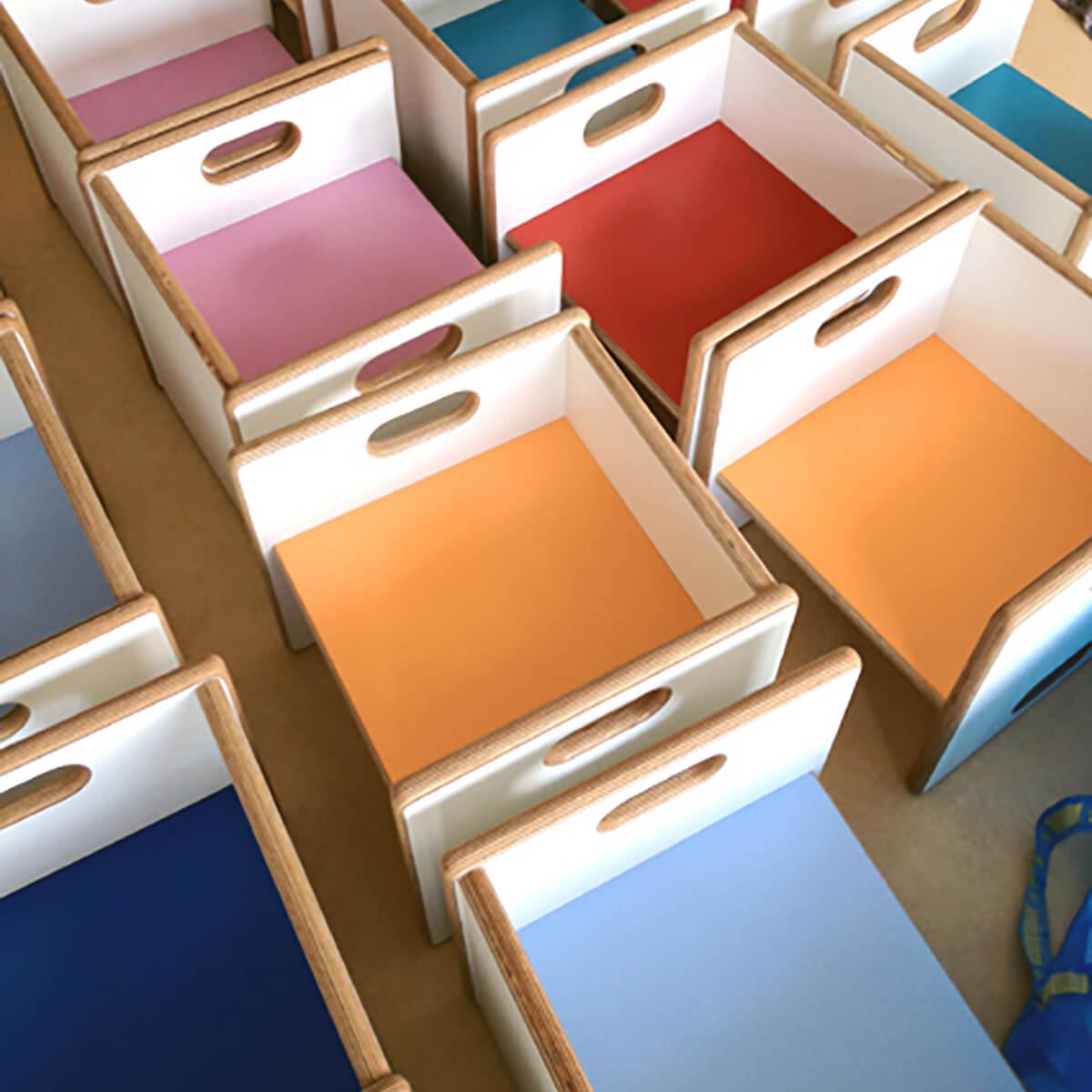 Wandelstuhl ZIGGY de Breuyn Multiplex Korpus weiß Sitz orange