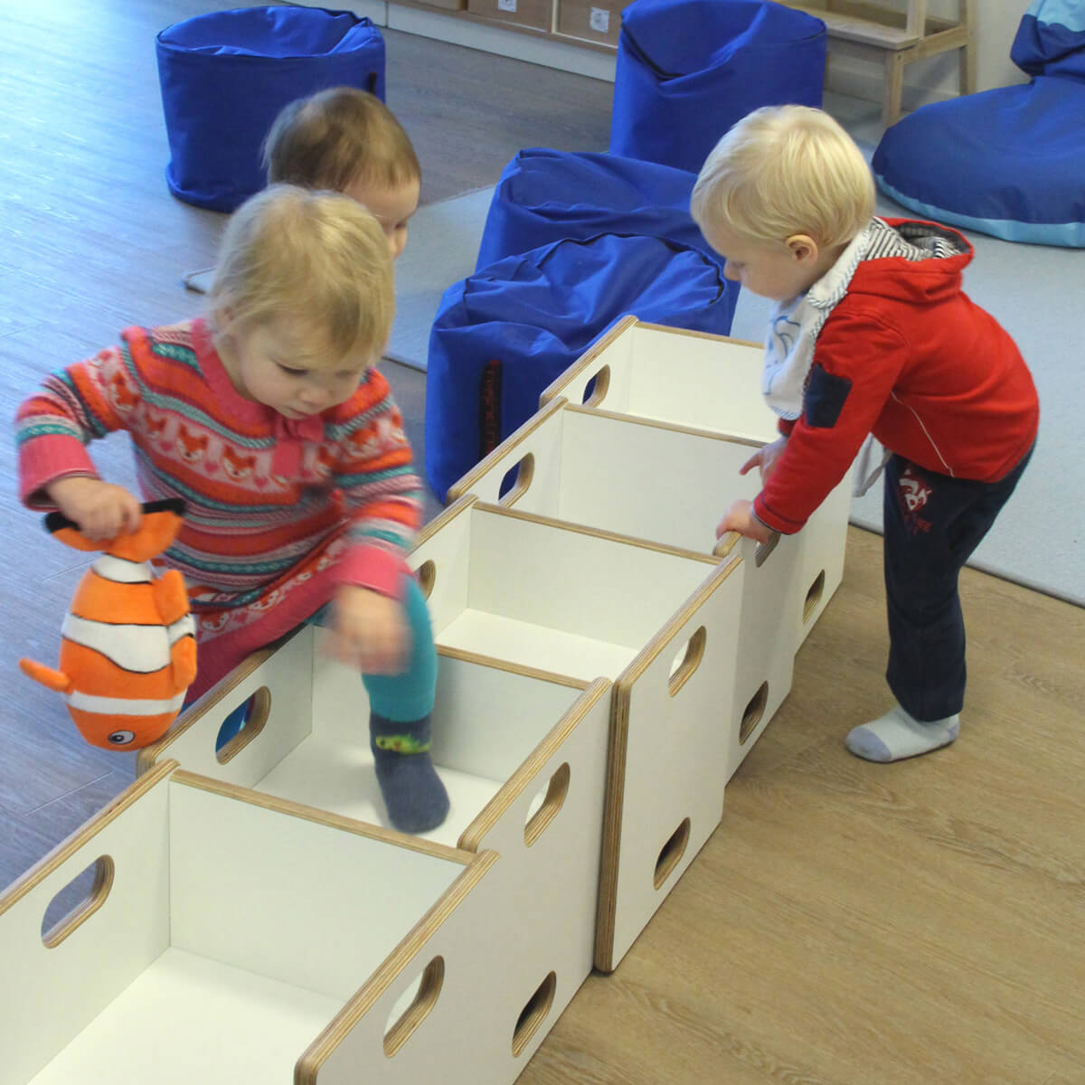 Wandelstuhl ZIGGY de Breuyn Multiplex Korpus weiß Sitz weiß