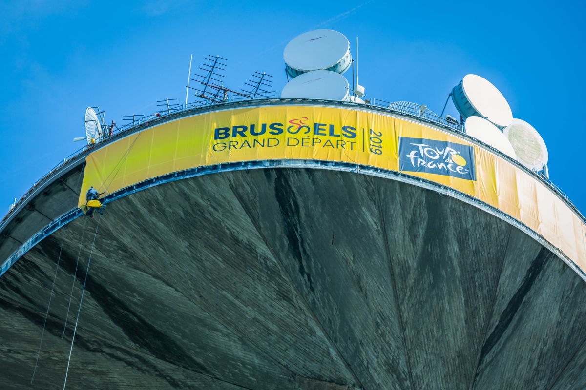 La tour RTBF/VRT a enfilé son maillot jaune - PUB