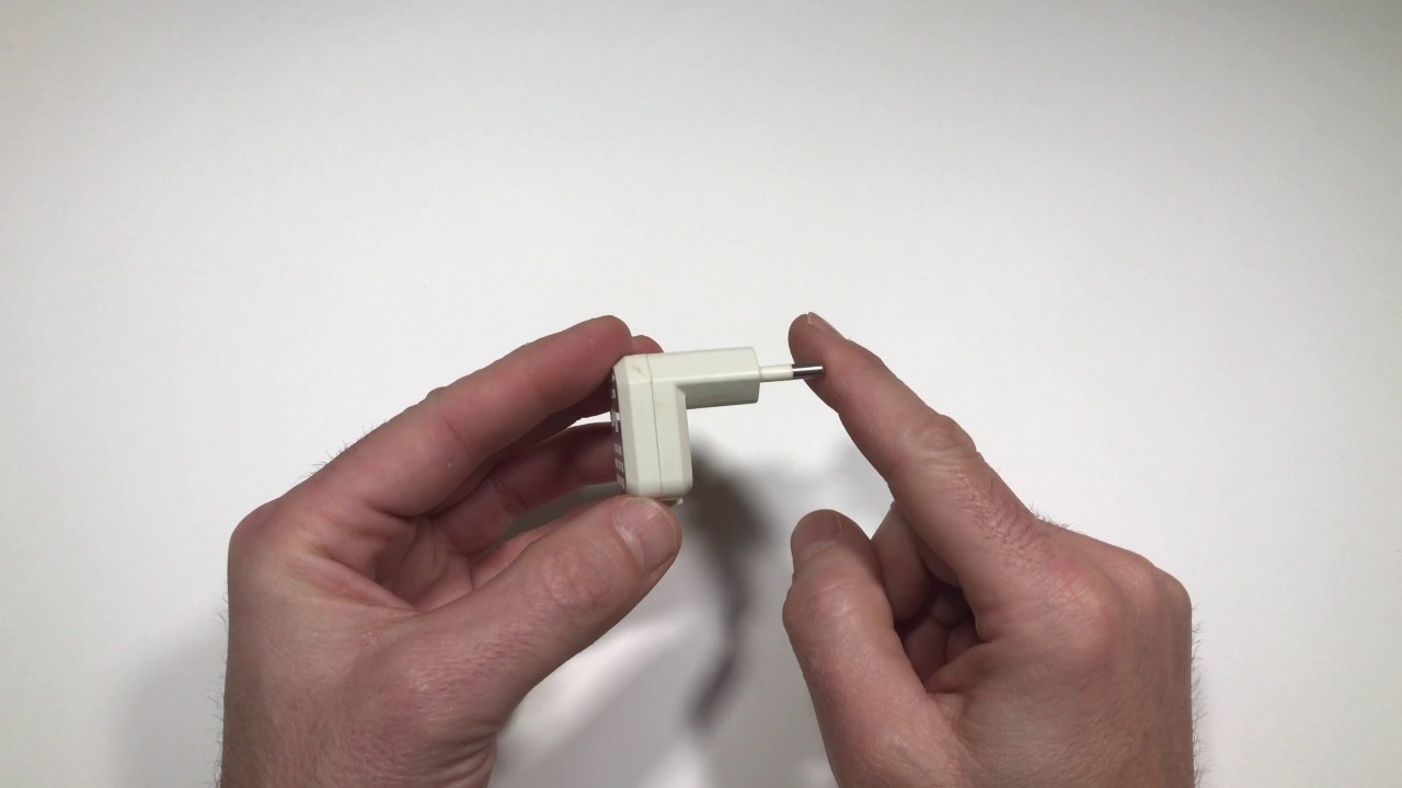 Clavija enchufe tras mueble Reformas Móstoles