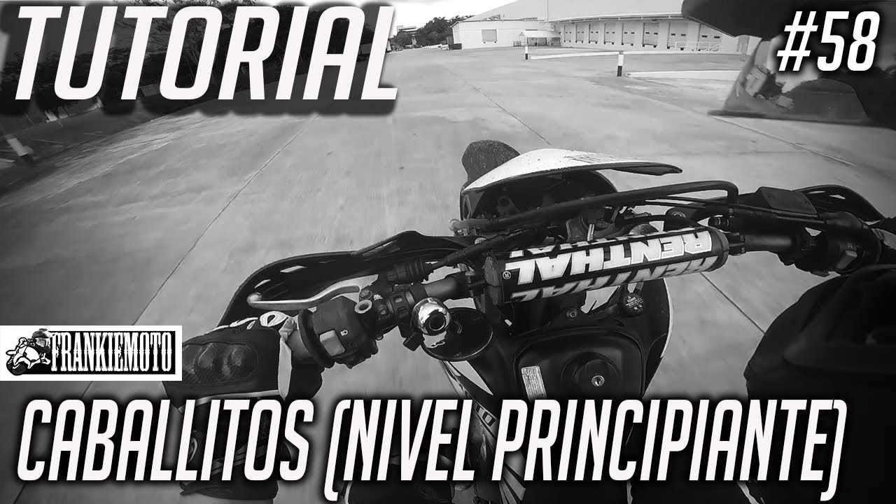 ¿Cómo hacer un caballito en la moto?