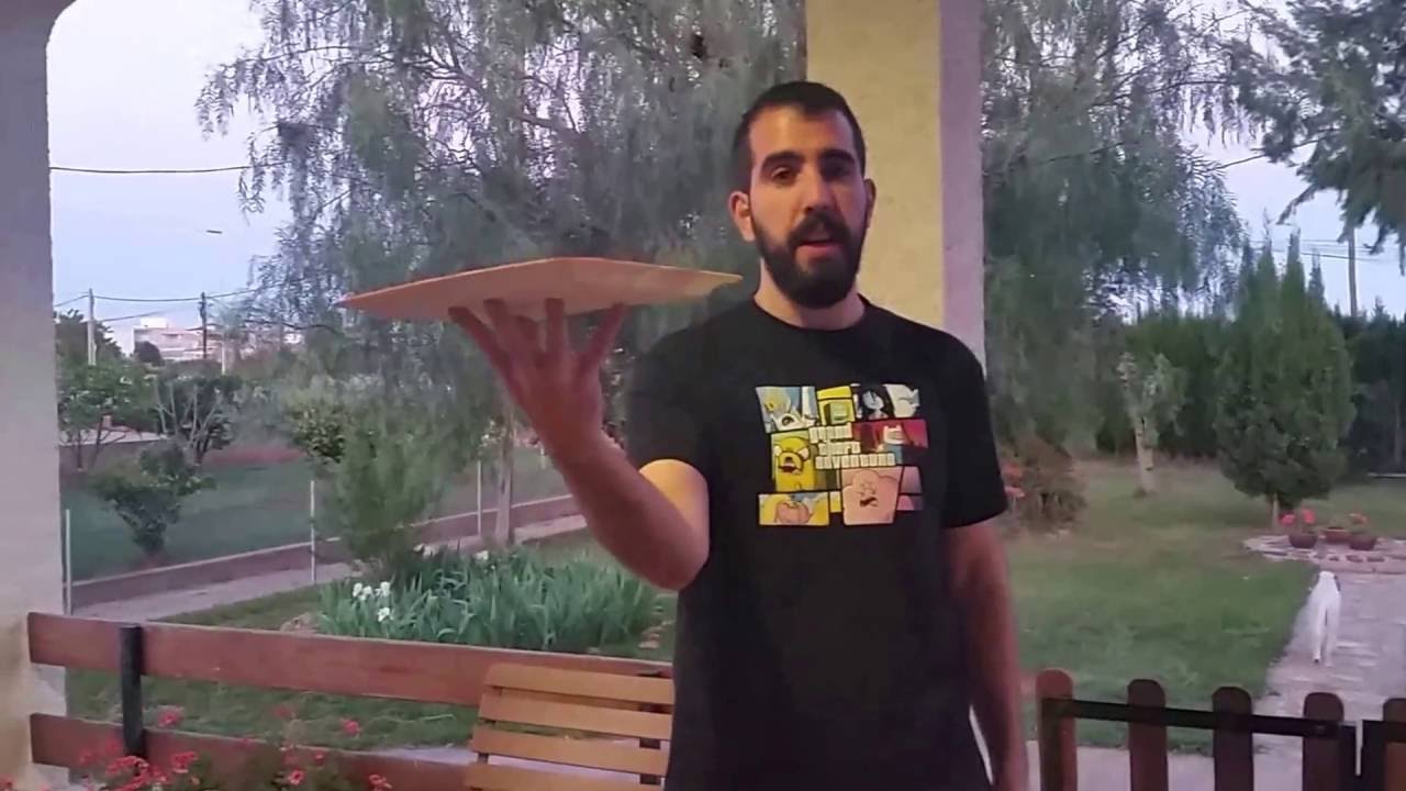 ¿Cómo atiende un camarero?