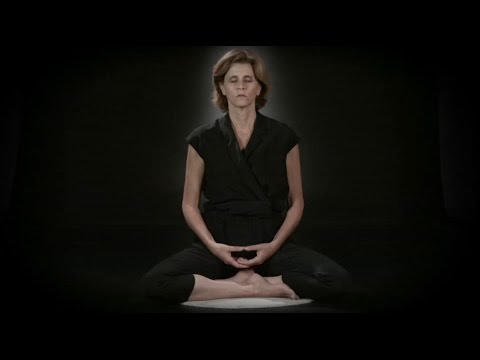 ¿Qué es mejor meditar sentado o acostado?