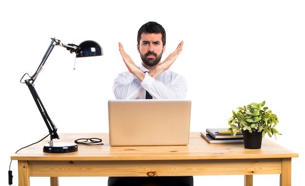 Consejos para lidiar con un jefe poco colaborador