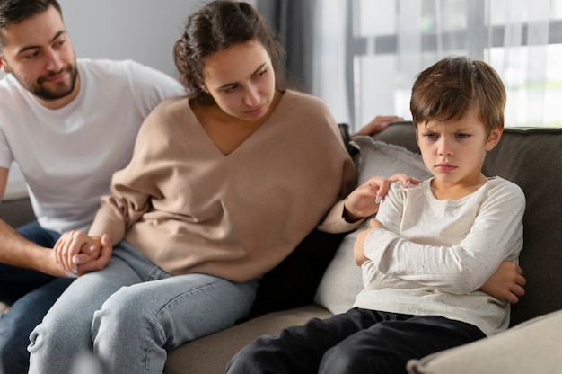 Cómo lidiar con la prohibición constante de tus padres