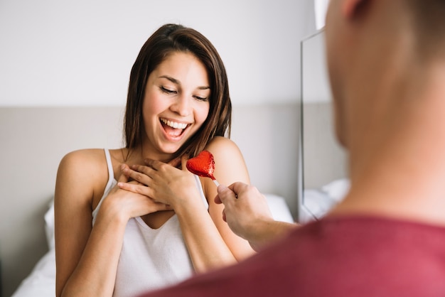 Consejos para mejorar el estado de ánimo de tu novio 7 Consejos para mejorar el estado de ánimo de tu novio
